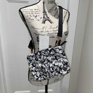 Lululemon Hip To Be Free Bag *Polyester –NWOT attached Mystic Jungle Butter Pink